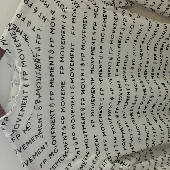 Free People Movement High Jump Logo Long Sleeve Size Medium - Picture 3 of 11